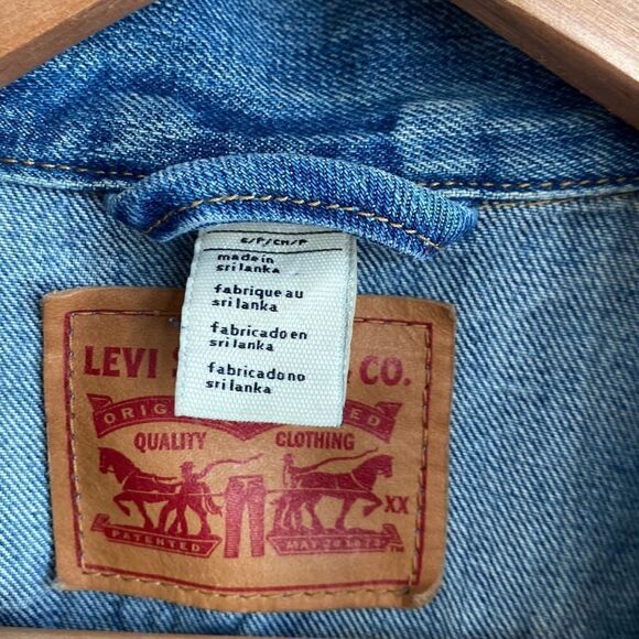 Levi's Jean Jacket   - Picture 4 of 13